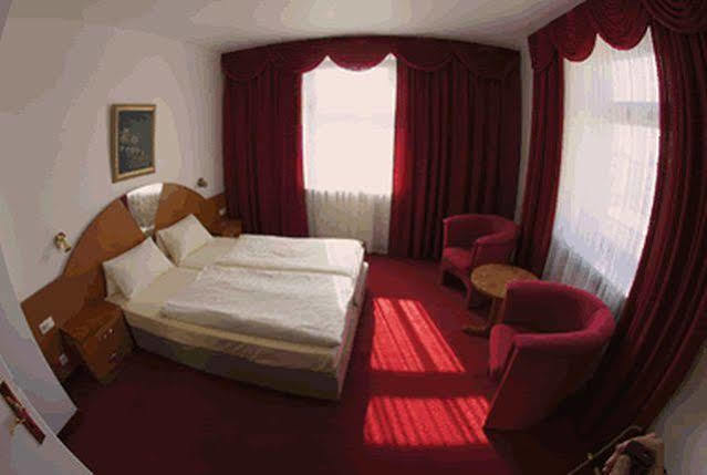 Hotel Bayernland Мюнхен Екстериор снимка